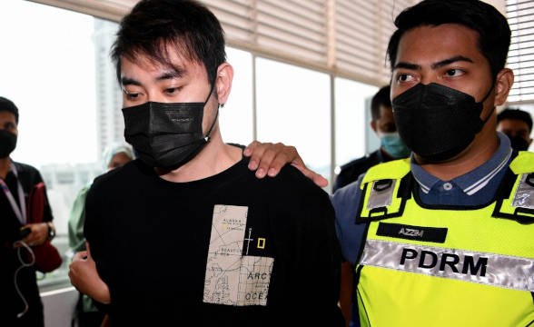 Alleged Broken Tooth Leader Surrenders in Malaysia, Goes Free on Bail