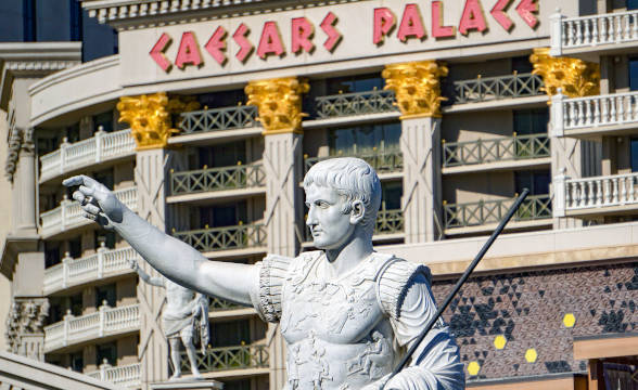 Caesars Entertainment Reports 21% Revenue Rise and $680 Million Loss for Q1