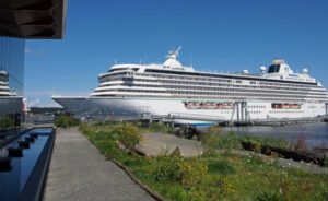 Two Crystal Cruise Liners Up for Auction after Owner Defaults on Loans