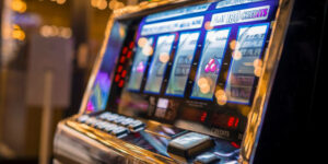 NSW Police Commissioner Welcomes Cashless Gambling for Pokies